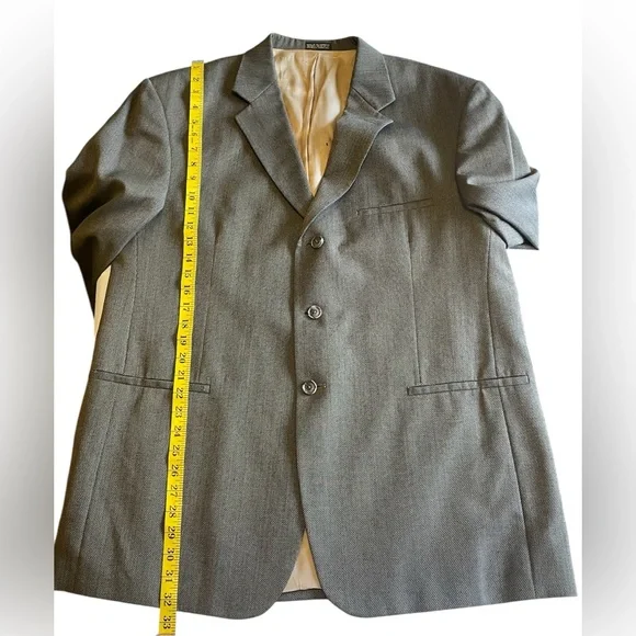 J. Ferrar Brown Blazer and Slacks for Men. Slacks Size 36 x 32. Blazer Size XL.